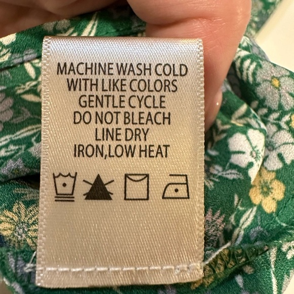 Max Studio Floral Green Women’s Shirt Size Medium - Picture 7 of 7